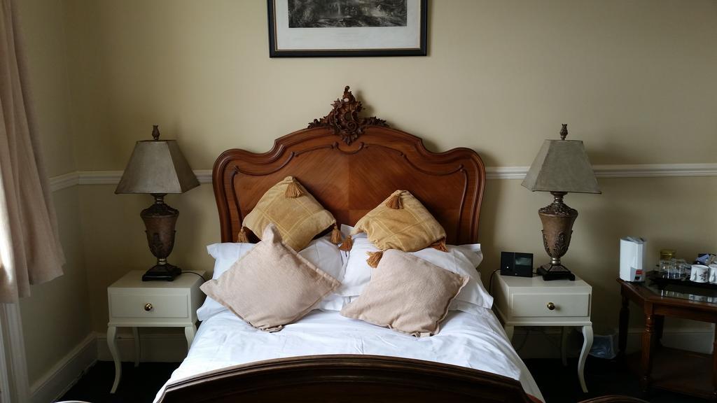 Crossways Guest House 첼튼엄 객실 사진