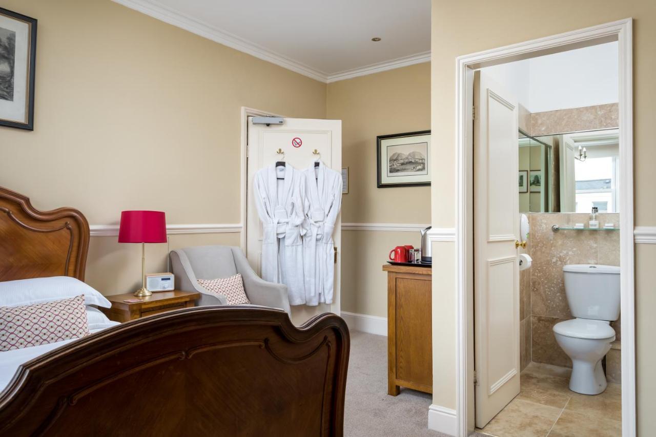Crossways Guest House 첼튼엄 외부 사진